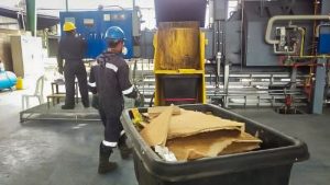 Carga de residuos y alimentación al equipo